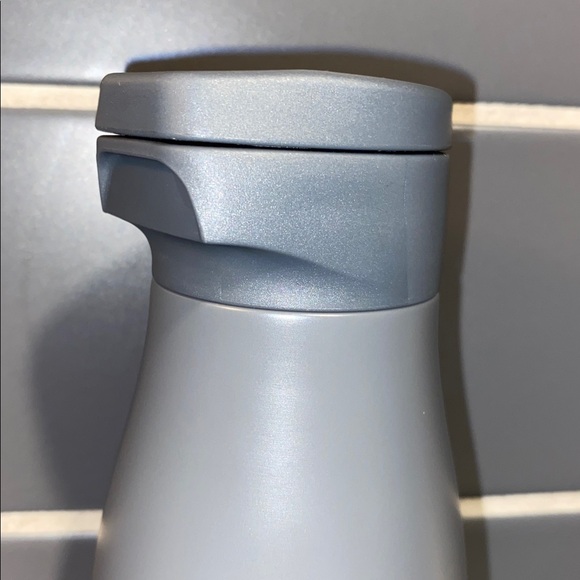 New Starbucks coffee ☕️ tumbler Holiday Puppy, conventional twist lid, 2025 - Picture 6 of 7